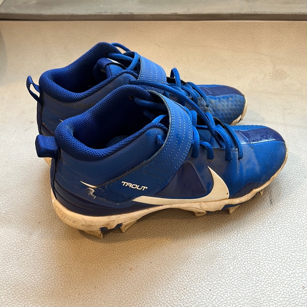 Nike trout baseball cleats.